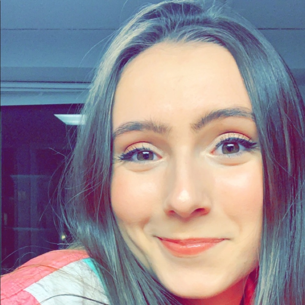 Meet your Posher, Laura